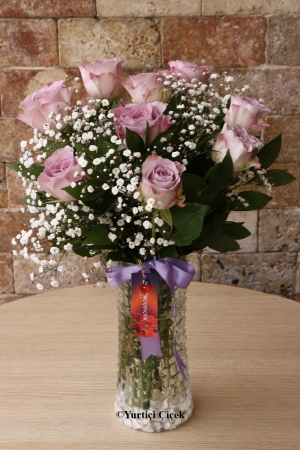 9 Lilac Roses in Vase