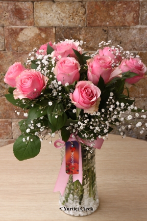 9 Dark Pink Roses in Vase