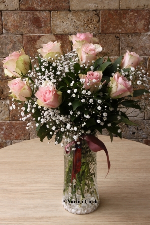 9 Pink Roses in Vase